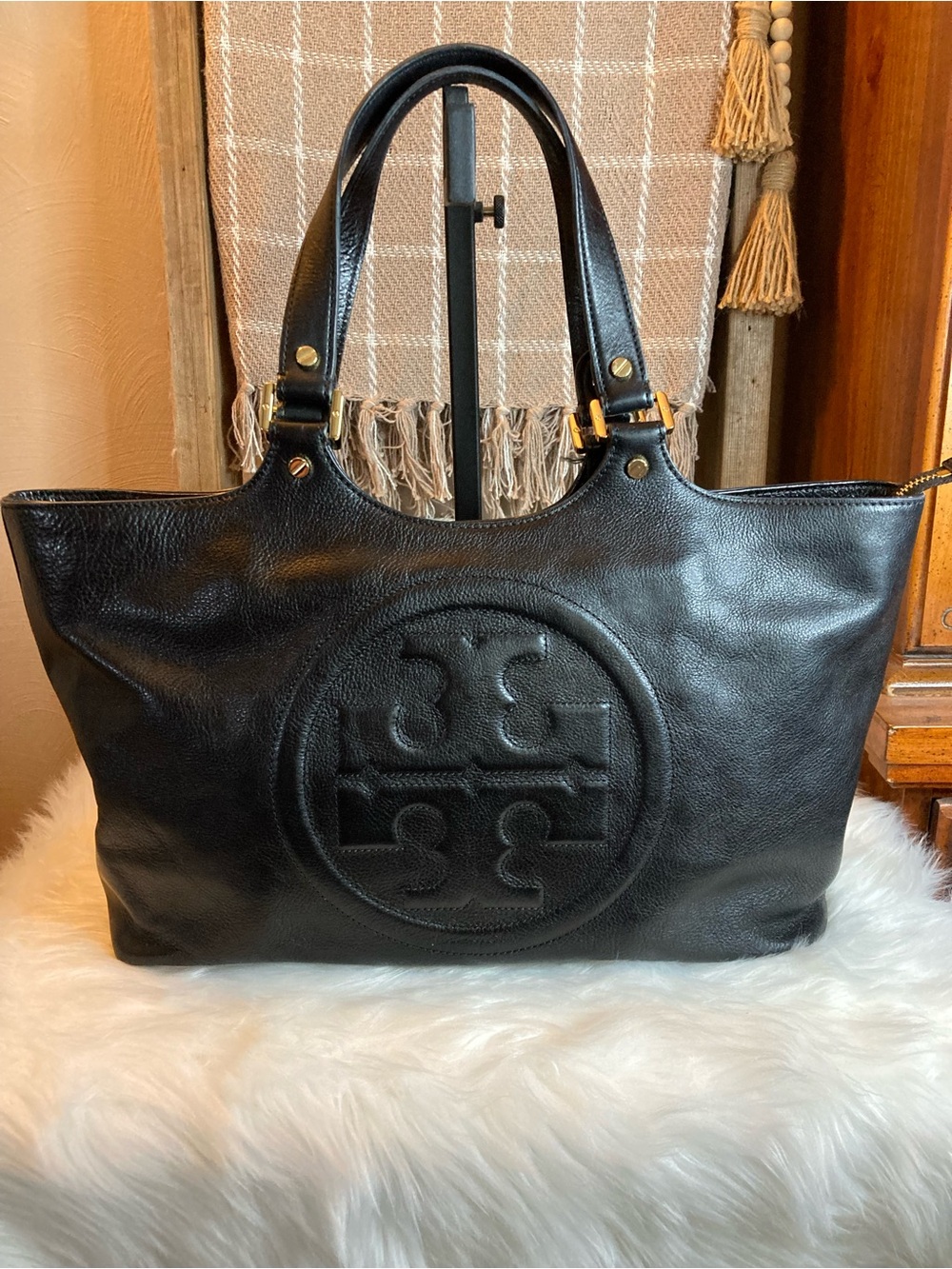 Authentic Tory Burch Black Leather Bombe Tote GUC - Picture 2 of 6